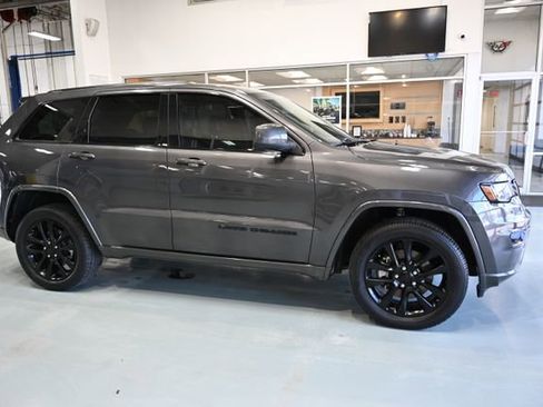 Used 2021 Jeep Grand Cherokee Laredo X image 4