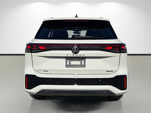 New 2026 Volkswagen Tiguan SEL R-Line AWD/4WD image 4