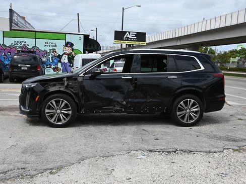 Used 2021 Cadillac XT6 Premium Luxury FWD image 8