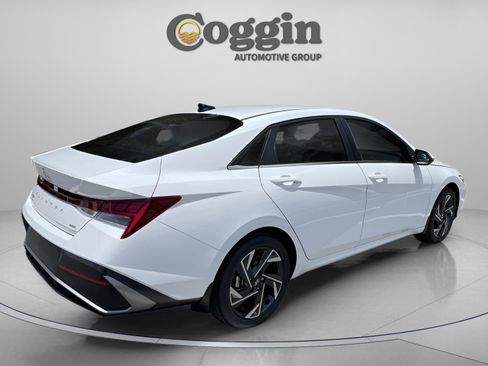 New 2025 Hyundai Elantra Limited image 5