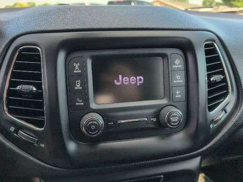 Used 2018 Jeep Compass Latitude w/ Cold Weather Group AWD/4WD image 26