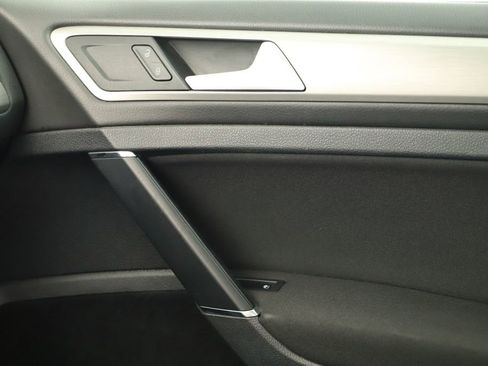 Used 2017 Volkswagen Golf S FWD image 29
