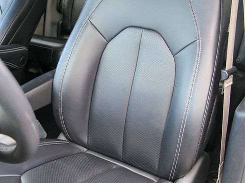 Used 2023 Chrysler Pacifica Touring-L FWD image 40