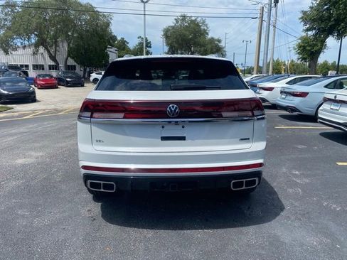 Used 2025 Volkswagen Atlas Cross Sport SEL Premium R-Line AWD/4WD image 4