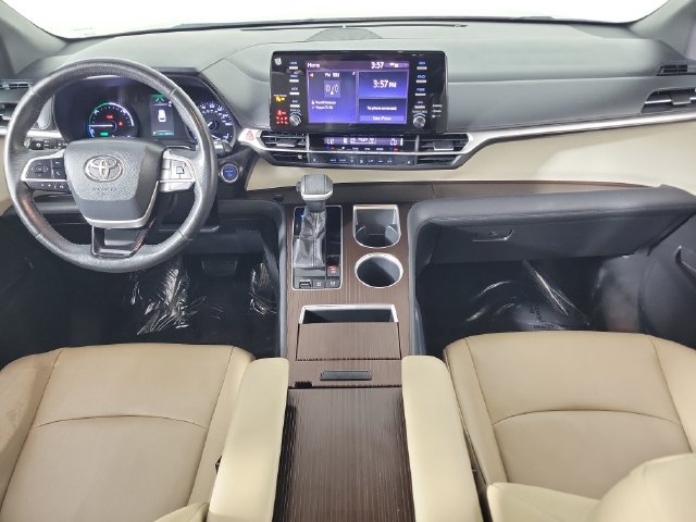 Used 2021 Toyota Sienna XLE FWD image 16