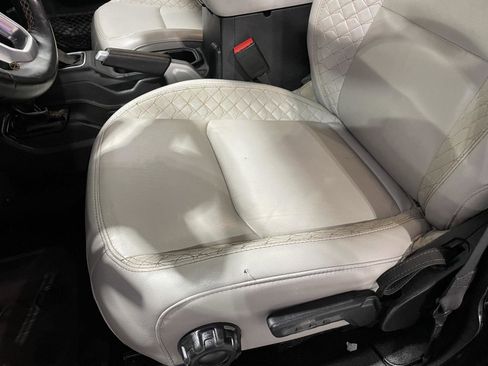 Used 2022 Jeep Gladiator Overland image 19