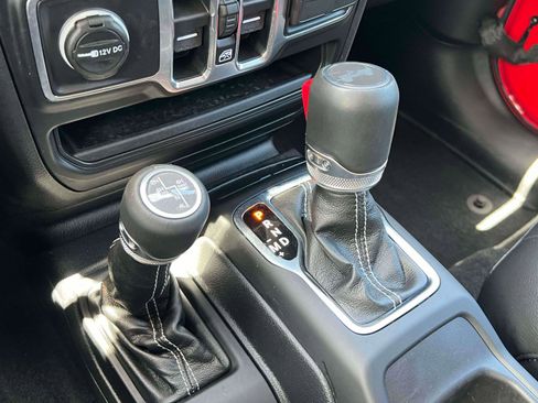 Used 2023 Jeep Wrangler Unlimited Sahara w/ Cold Weather Group AWD/4WD image 12