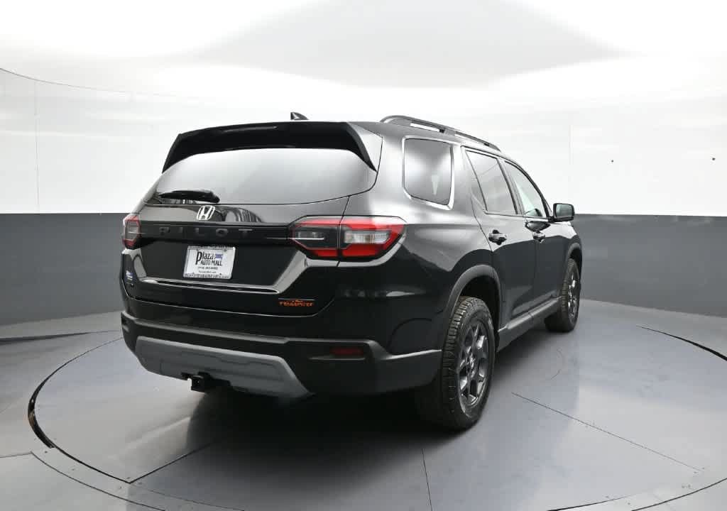 Certified 2024 Honda Pilot TrailSport image 5