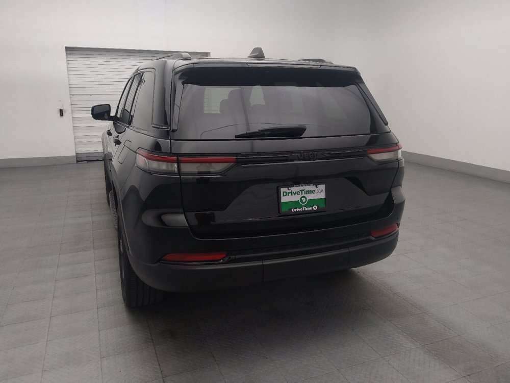 Used 2023 Jeep Grand Cherokee Altitude RWD image 6