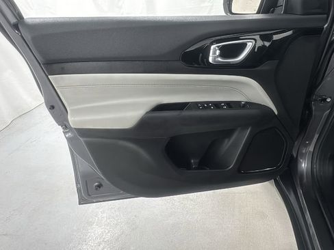 Used 2024 Jeep Compass Limited image 18