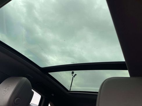 Used 2017 Porsche Macan S image 21