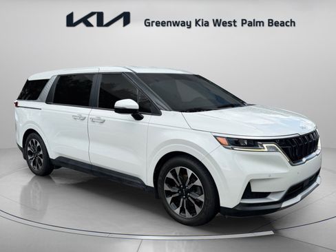 Used 2023 Kia Carnival EX FWD image 1