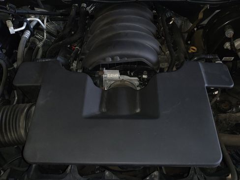 Used 2018 Chevrolet Silverado 1500 LT w/ LT Convenience Package image 30