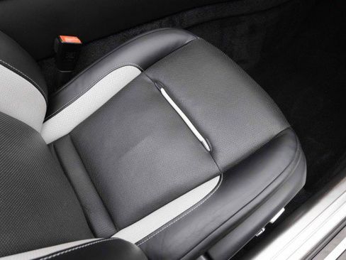 Used 2019 Rolls-Royce Dawn RWD image 24