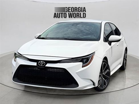 Used 2020 Toyota Corolla LE FWD image 3