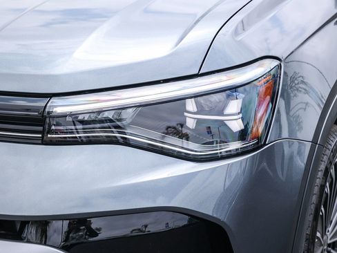 New 2025 Volkswagen Taos SE image 21