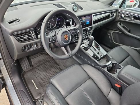 Certified 2026 Porsche Macan AWD/4WD image 4