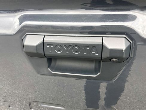 Used 2025 Toyota Tacoma TRD Off-Road image 10