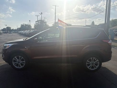 Used 2018 Ford Escape SE w/ SE Sync 3 Package FWD image 4