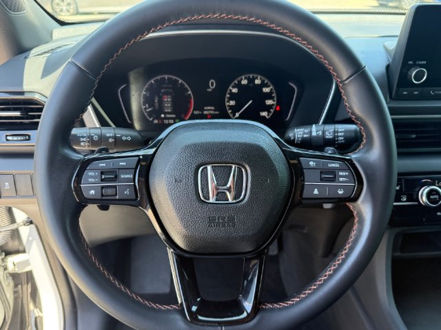 Used 2023 Honda Pilot Sport image 17