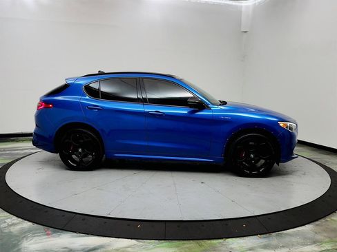 Used 2022 Alfa Romeo Stelvio Veloce AWD/4WD image 4