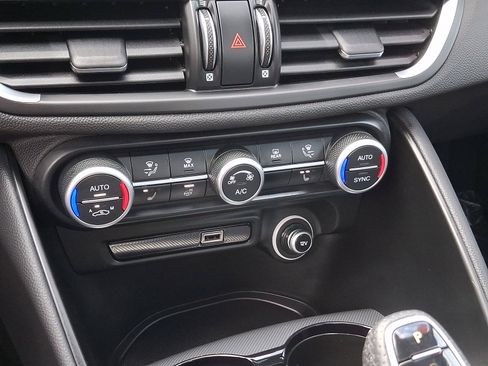 Used 2025 Alfa Romeo Giulia AWD w/ Driving Assist Package image 16
