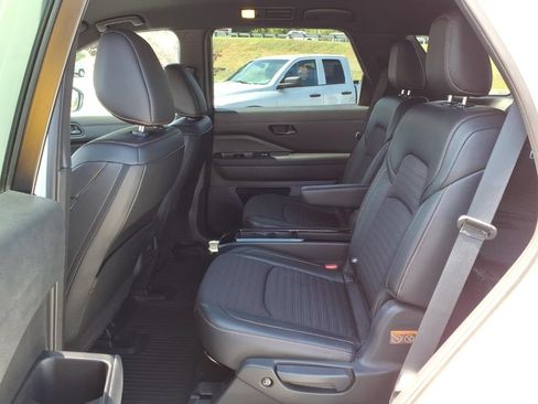 Used 2024 Nissan Pathfinder Rock Creek AWD/4WD image 4