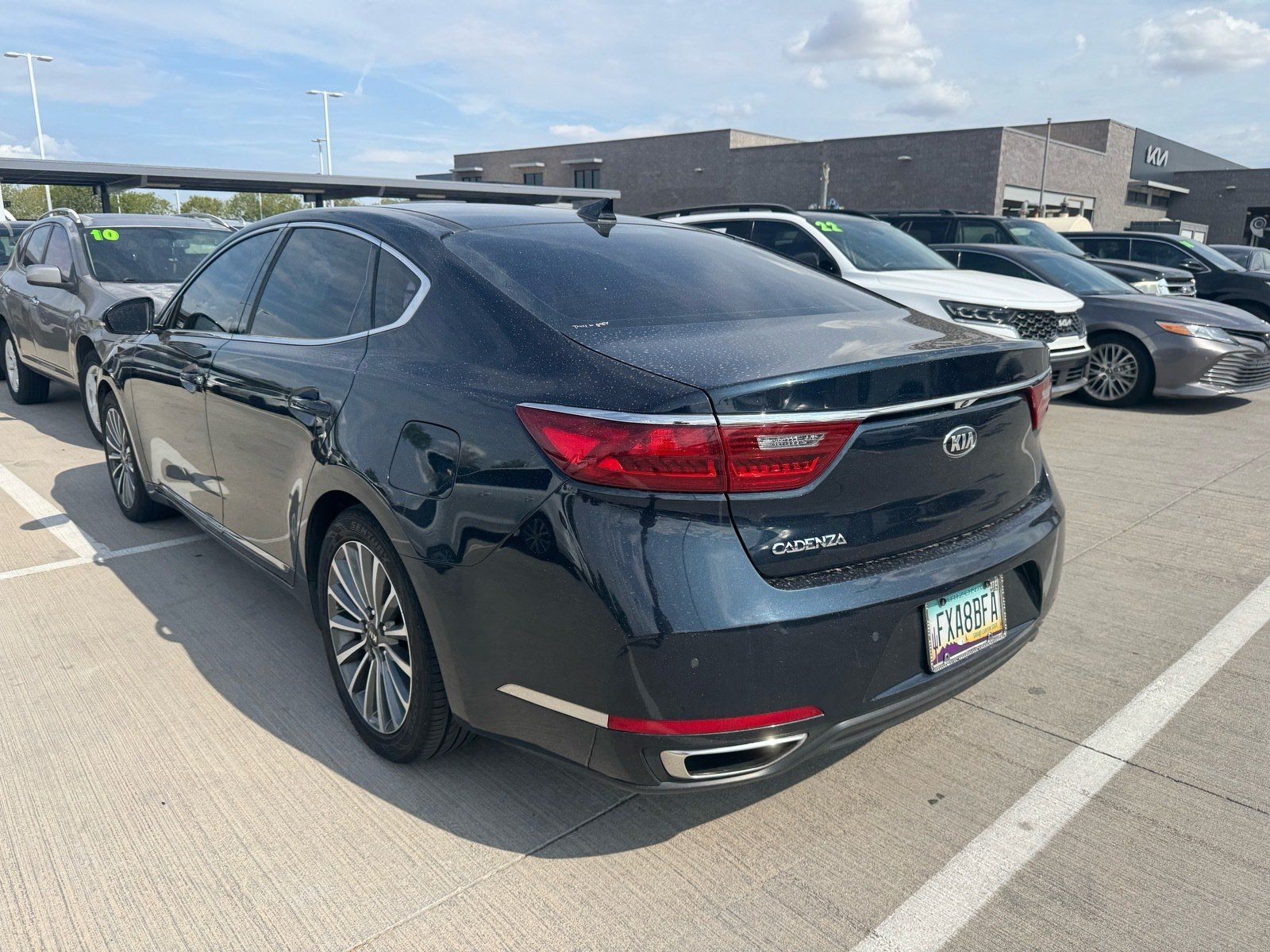 Used 2017 Kia Cadenza Premium w/ Luxury Package FWD image 3