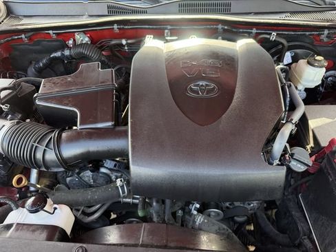 Used 2021 Toyota Tacoma SR5 RWD image 31