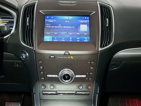 Used 2020 Ford Edge Titanium w/ Equipment Group 301A AWD/4WD image 15