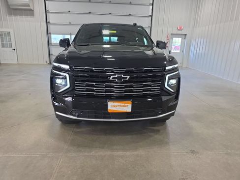 Used 2025 Chevrolet Suburban High Country AWD/4WD image 3