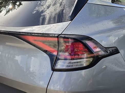 Used 2024 Kia Sportage LX image 9