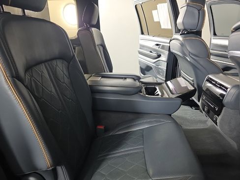 Used 2022 Jeep Grand Wagoneer Series III image 53