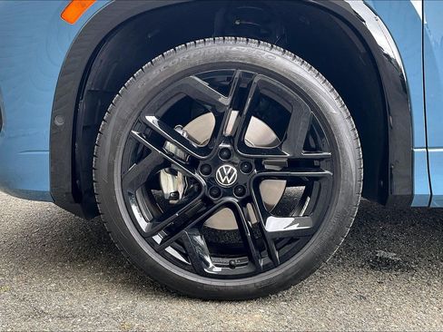 Certified 2025 Volkswagen Tiguan SE R-Line AWD/4WD image 8