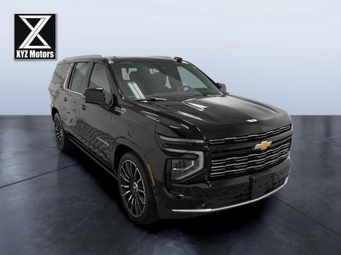 Used 2025 Chevrolet Suburban High Country image 9