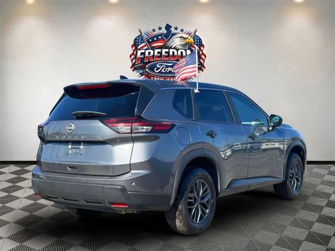 Used 2024 Nissan Rogue S FWD image 5