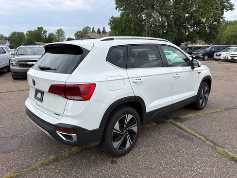 Used 2024 Volkswagen Taos SE AWD/4WD image 5