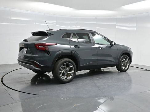 Used 2025 Chevrolet Trax LT w/ Driver Confidence Package FWD image 41