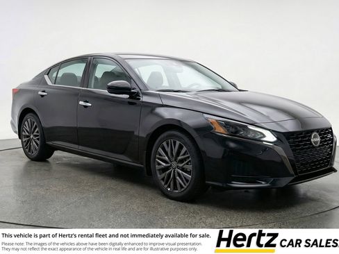 Used 2025 Nissan Altima 2.5 SV image 1