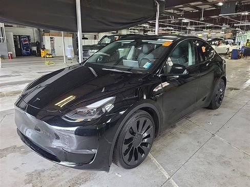 Used 2023 Tesla Model Y Performance AWD/4WD image 3