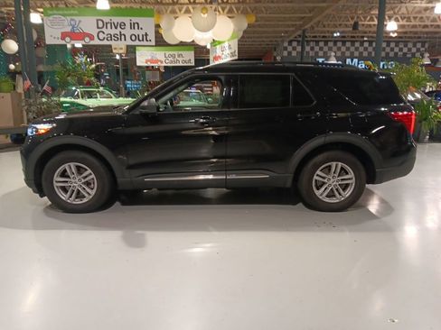 Used 2024 Ford Explorer XLT AWD/4WD image 12
