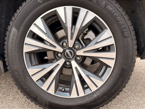 Used 2023 Nissan Rogue SV AWD/4WD image 11