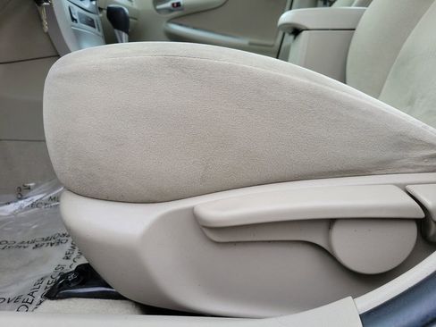 Used 2013 Toyota Corolla LE FWD image 22