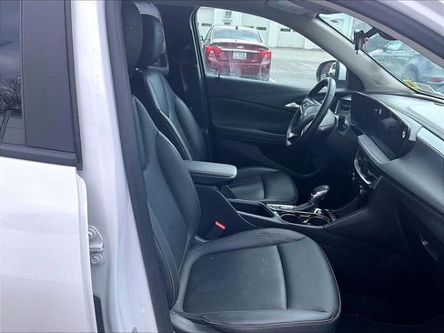 Used 2024 Buick Encore GX Sport Touring image 11