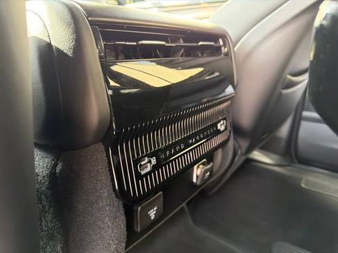 Used 2023 Jeep Grand Wagoneer Series II AWD/4WD image 17