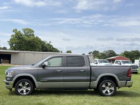 Used 2019 RAM 1500 Laramie AWD/4WD image 10