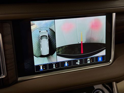 Used 2022 GMC Yukon Denali AWD/4WD image 3