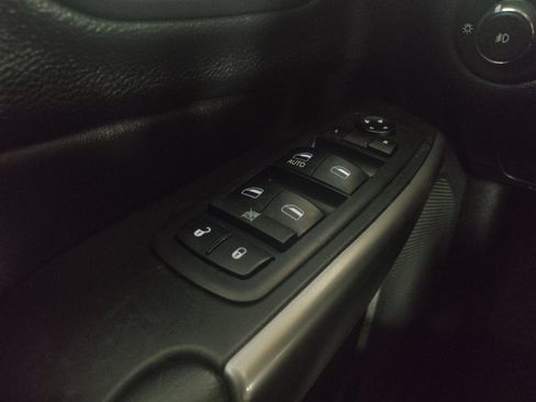 Used 2019 Jeep Cherokee Latitude w/ Popular Appearance Group AWD/4WD image 27