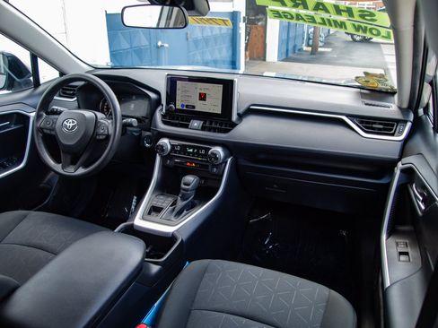 Used 2025 Toyota RAV4 XLE AWD/4WD image 27
