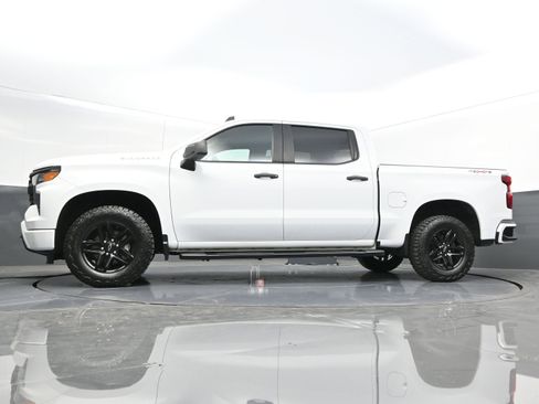 Used 2022 Chevrolet Silverado 1500 Custom image 38